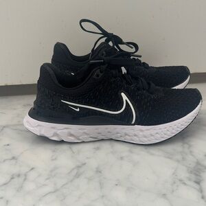 Nike Infinity React 3 Women's Road Running Shoes, Black Size 7